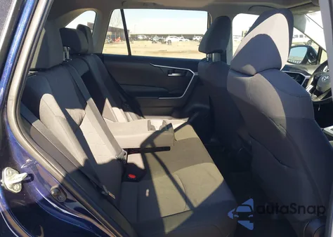 2019 Toyota Rav4 Xle z USA, uszkodzony, nr VIN 2T3W1RFV2KC022855